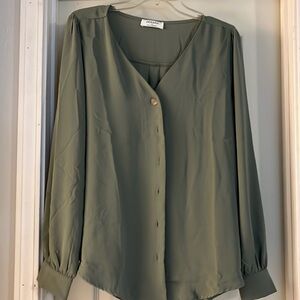 Zenana ladies blouse sage green size L button up front New without tags